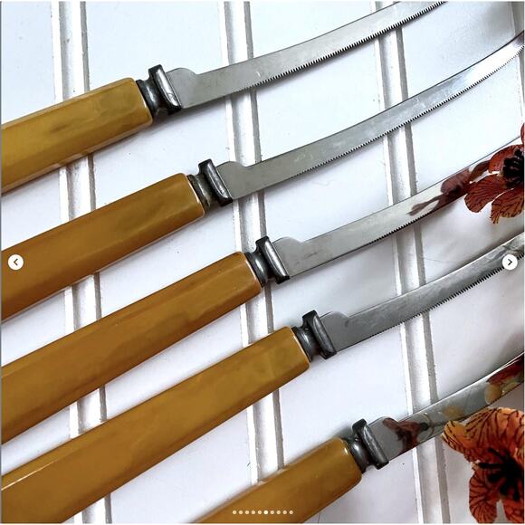 Vintage Butterscotch Bakelite Stainless Steel Flatware Knives Serrated Knife x10 - Picture 6 of 10